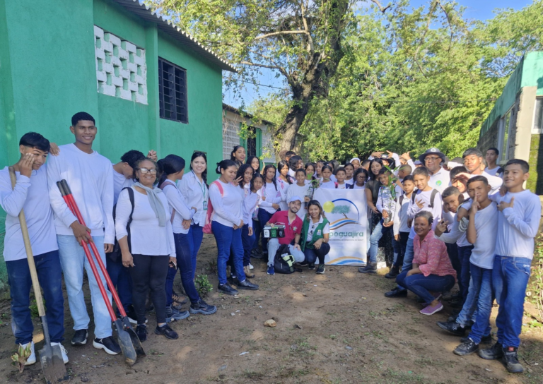 Corpoguajira lideró la actividad ‘Adopta un árbol’ en Mingueo