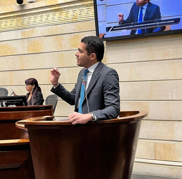 Juan Loreto Gómez Soto, representante.