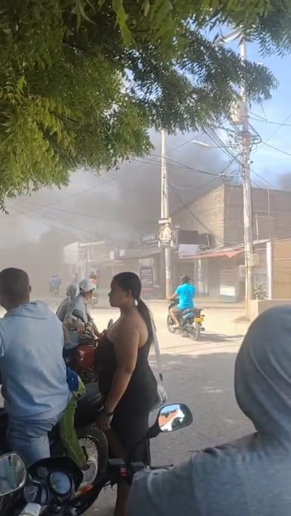 Evacúan a 27 niños por incendio en CDI del barrio 15 de Mayo en Riohacha