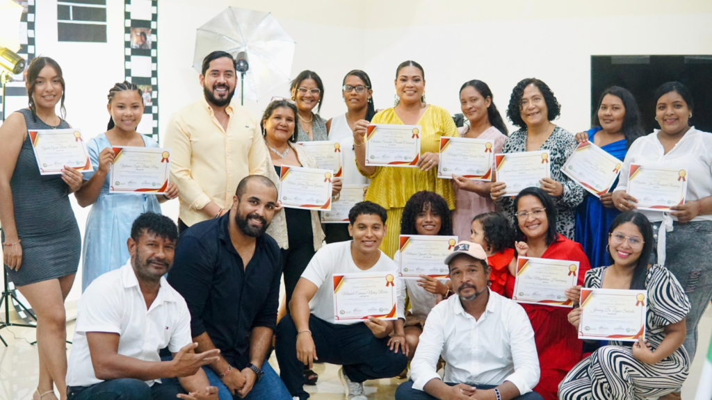 Más de 20 mujeres recibieron su certificación a través del proyecto ‘Mujeres detrás de cámara’