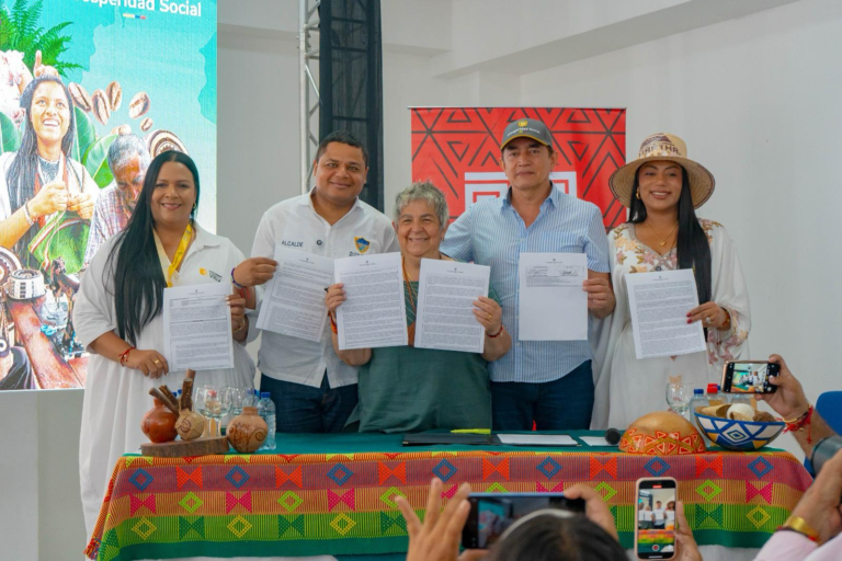 Alcalde Genaro Redondo respaldó apuesta de Prosperidad Social y Artesanías de Colombia para fortalecer la labor de 500 artesanas y artesanos wayuu