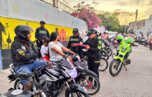 En los alrededores de las instituciones educativas de Riohacha la Policía Nacional incrementó los operativos
