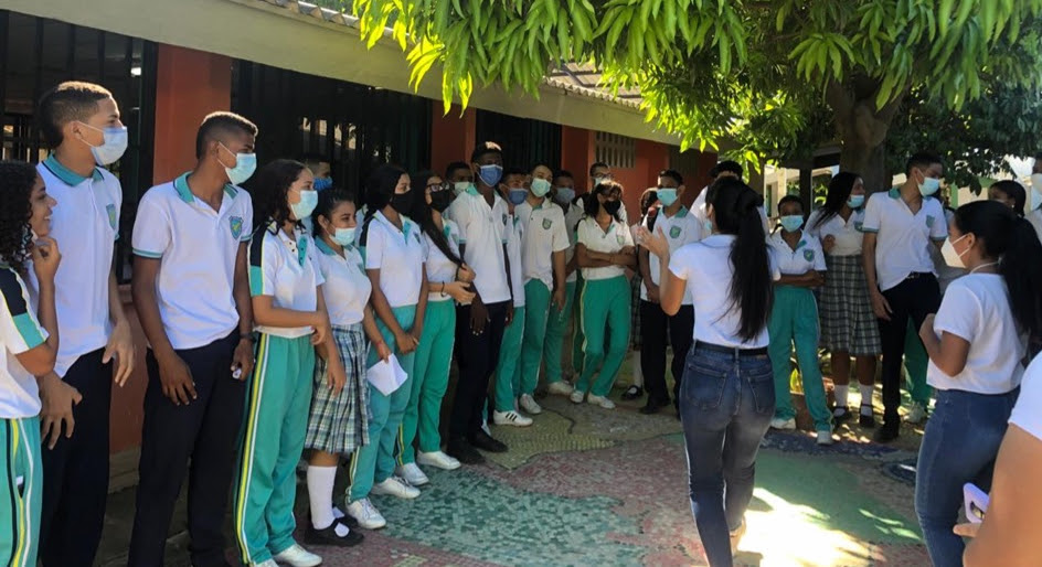 Estudiantes de la Institucional Educativa María Doraliza en la actualidad círculo de las emociones.