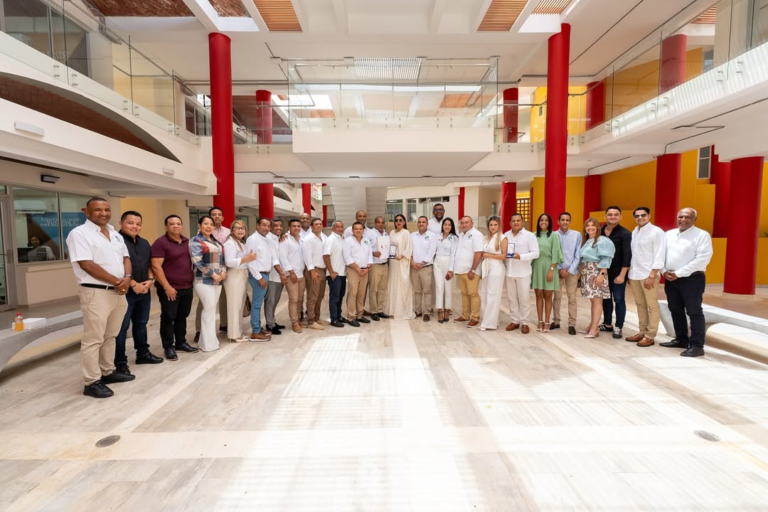 Rector de Uniguajira, Carlos Arturo Robles Julio, realizó reconocimiento a Concejo del Distrito de Riohacha