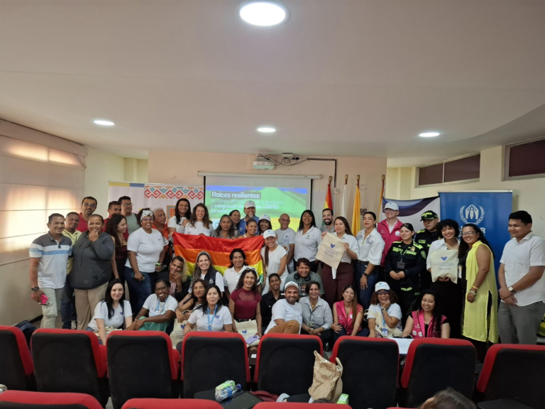 Defensoría del Pueblo promueve entornos seguros e incluyentes para personas LGBTIQ+ migrantes y refugiadas en La Guajira