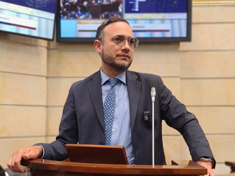 Senador Alfredo Deluque rechaza anuncio de consulta popular por decreto del presidente Petro y advierte riesgo de autoritarismo