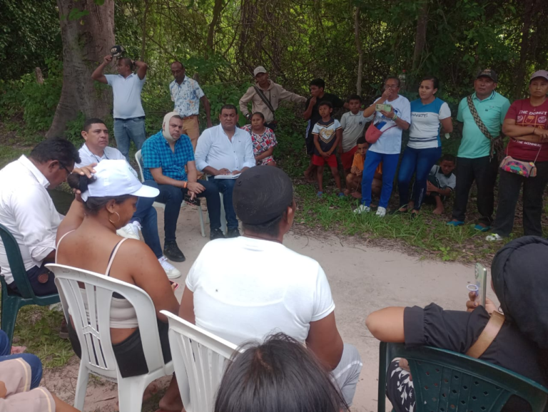 Padres de familia del área rural de Riohacha se tomaron la Planta de Tratamiento de Agua Potable para exigir la operación del transporte escolar