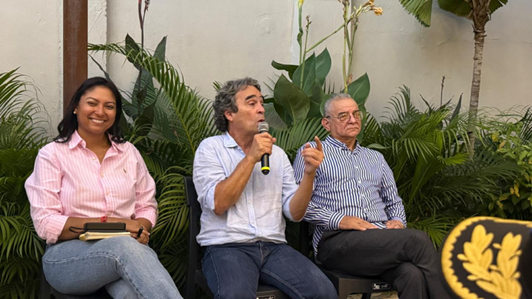 Sergio Fajardo visitó La Guajira y prometió culminar la represa del Ranchería si llega a la Presidencia