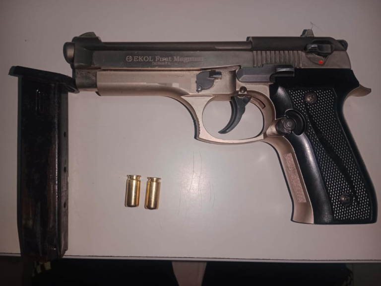 Intentó esconder un arma en una bodega y la Policía logró incautarla en Riohacha