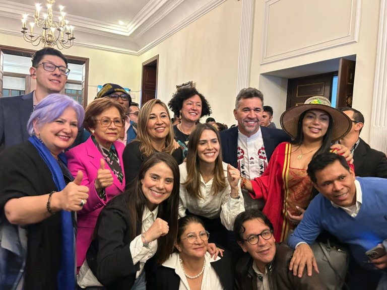 "Lo logramos. Vuelve el trabajo digno": senadora Martha Peralta Epieyú, tras aprobación de la Reforma Laboral