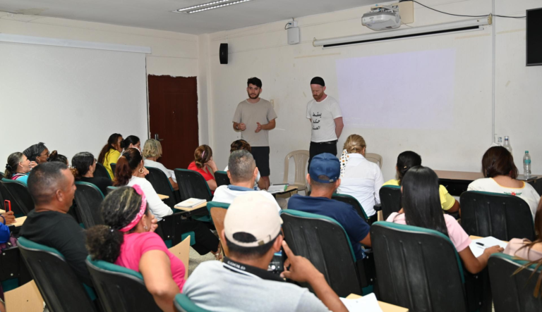 Firmantes de paz reciben formación en transición energética en Uniguajira Sede Fonseca