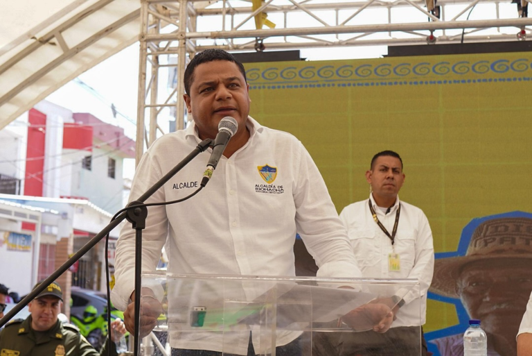 “Comerciantes del Mercado Nuevo de Riohacha, pasan de ser consumidores a productores de energía”: Alcalde Genaro Redondo