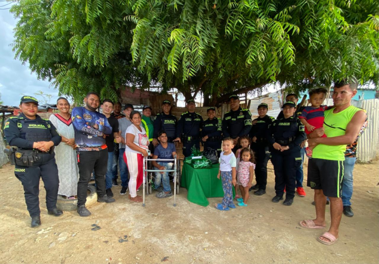 Policía Comunitaria adelantó jornada de atención a un ciudadano con condición especial en La Pista, en Maicao
