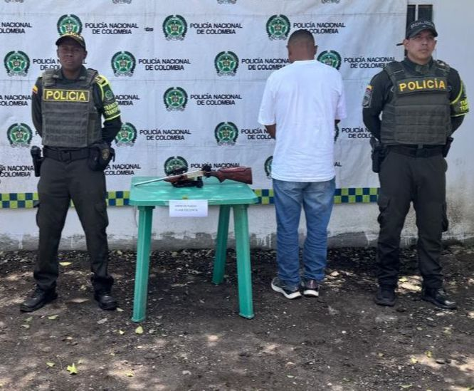 Detienen a hombre con escopeta sin permiso en zona rural de Hatonuevo