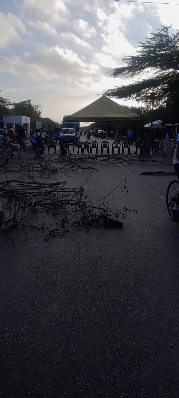 Bloqueo de 10 horas en la entrada a Mayapo por salarios pendientes de 2023