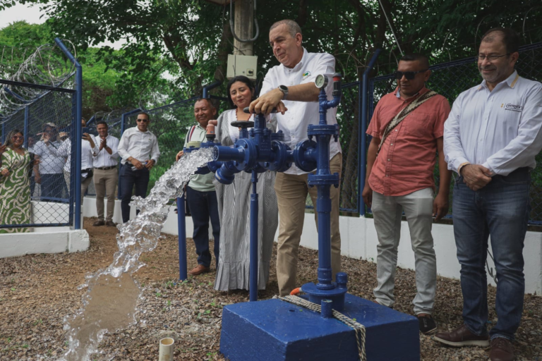 Corpoguajira entrega pozos profundos para garantizar el acceso al agua en el Resguardo Indígena Wayuu Cuatro de Noviembre, en Albania