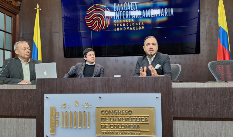 “Internet hoy no es un lujo, es una necesidad”, senador Deluque sobre el reciente fallo que prohíbe la gratuidad de aplicaciones en planes de datos móviles