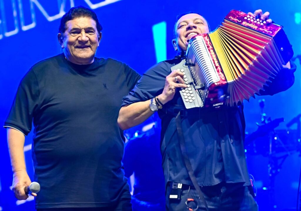 Poncho Zuleta y 'El Cocha' Molina, 20 años regalando alegrias musicales