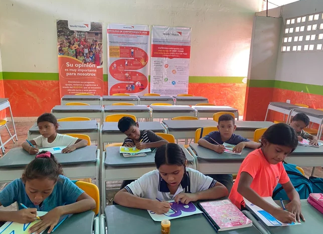 Niñez migrante en Maicao accede a protección y educación gracias a proyecto de World Vision y VRF