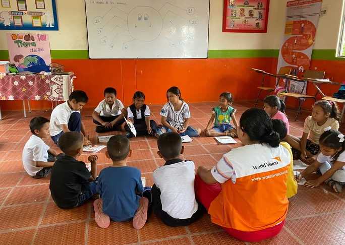Niñez migrante en Maicao accede a protección y educación gracias a proyecto de World Vision y VRF