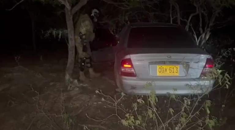 Ejército Nacional recupera vehículo hurtado y rescata a su propietario en zona rural de Maicao