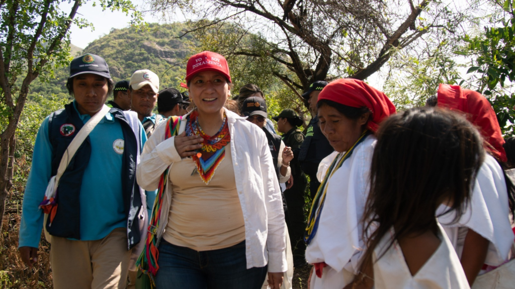 Ministra de Ambiente visitó territorio wiwa en San Juan del Cesar para avanzar en acuerdos del Plan Nacional de Desarrollo