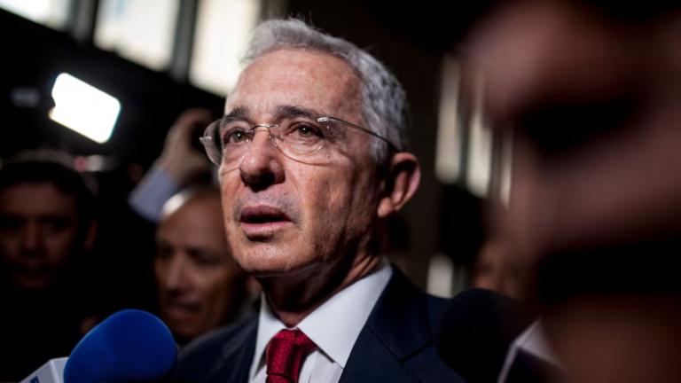 Álvaro Uribe Vélez fue declarado culpable por soborno en actuación penal