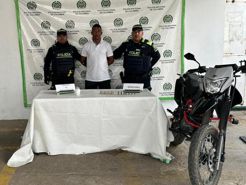Capturado en allanamiento con granada, munición para fusil y motocicleta de alto cilindraje