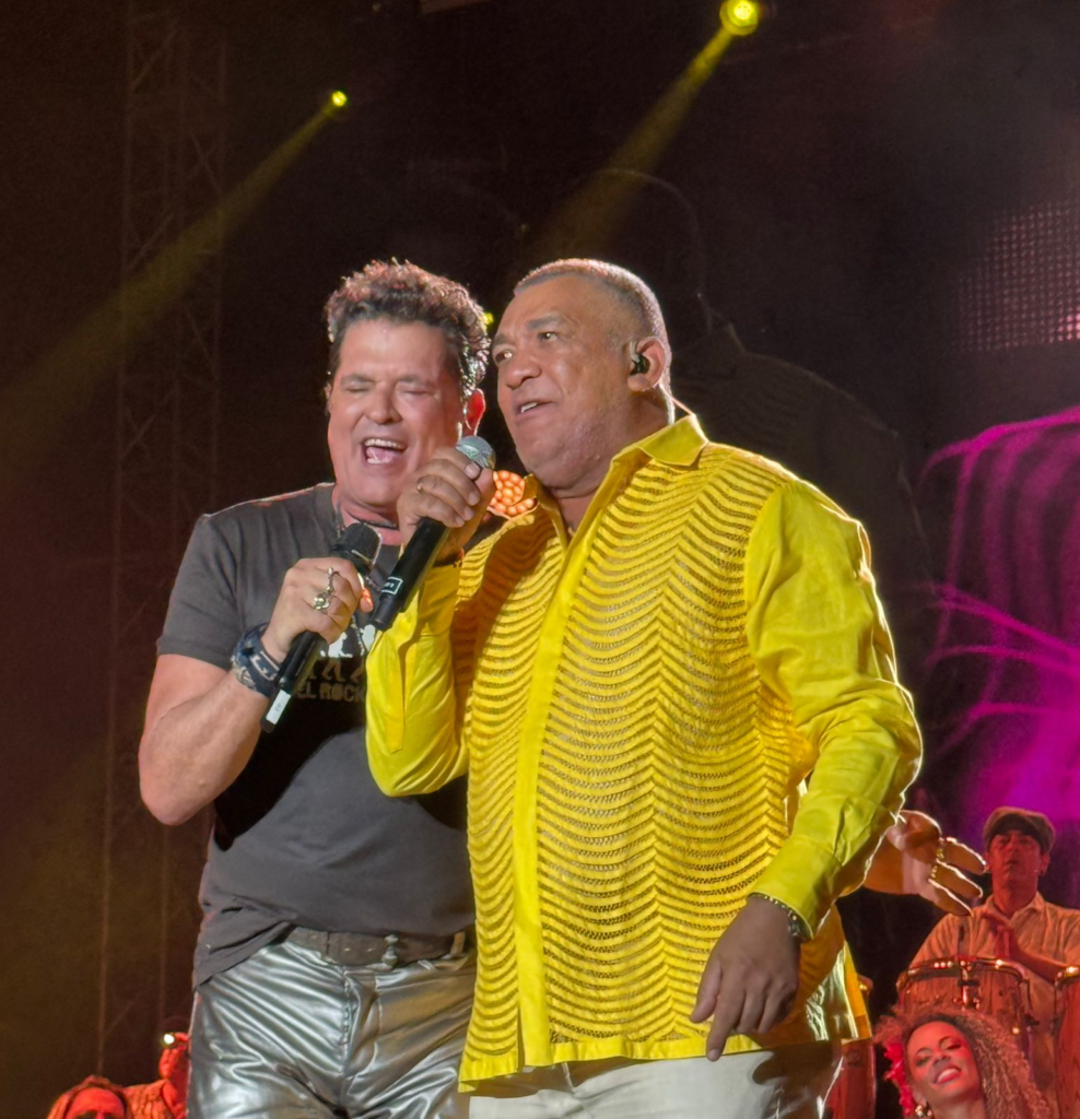 Con Ivo Diaz cantando La Parrandita, de Leandro Díaz, la cual grabó Vives en Clásicos de La Provincia II.