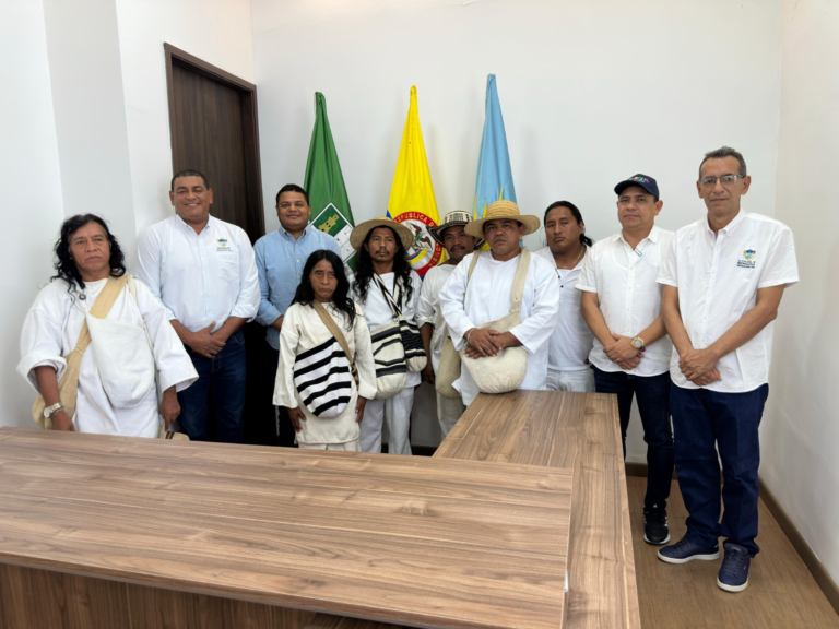 Alcalde Genaro Redondo firmó convenio que fortalece las tradiciones de los resguardos Kogui–Malayo–Arhuaco