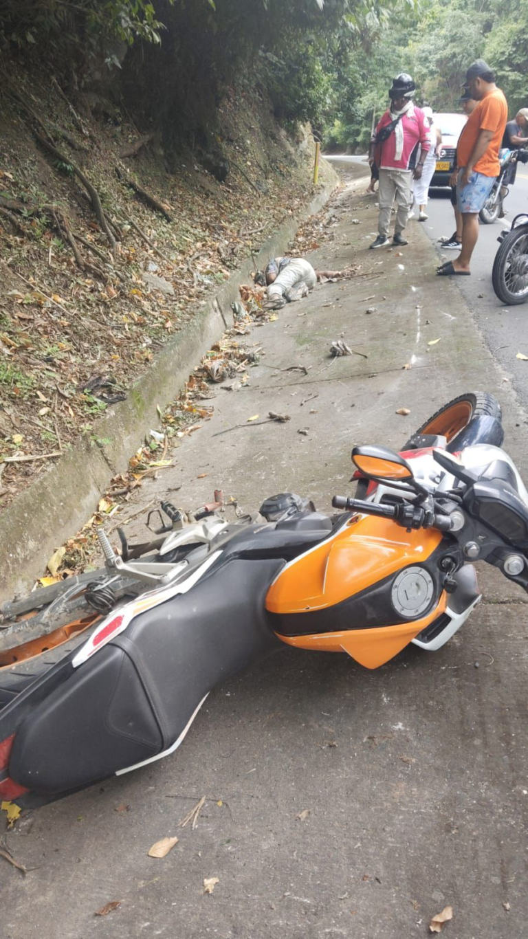 Motociclista murió en accidente cerca de Mingueo tras salir expulsado de su vehículo