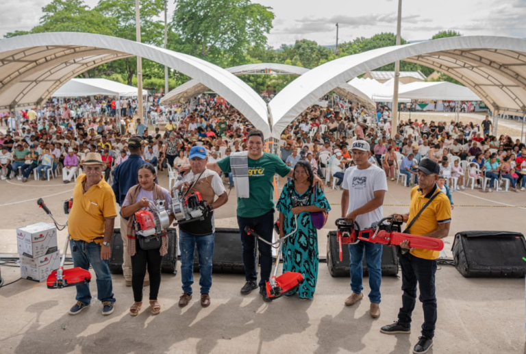Éxito total en la Segunda Feria Agrocampesina 2025: más de 1.000 emprendedores campesinos beneficiados