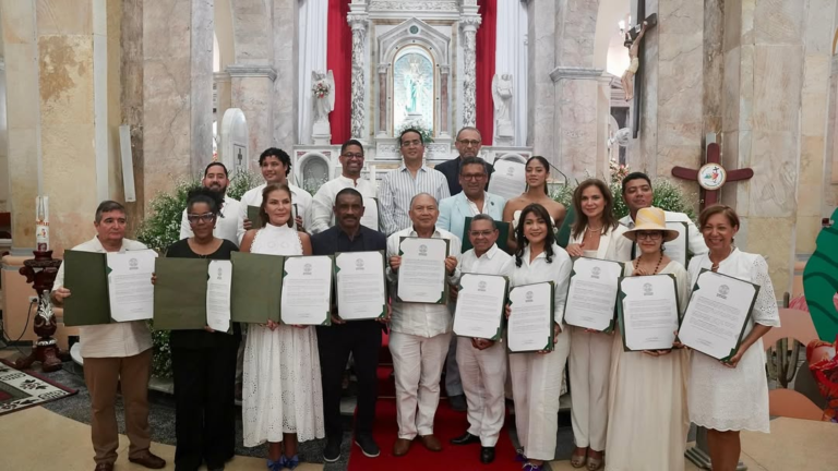 Gobernador Jairo Aguilar realizó reconocimiento a personalidades de La Guajira en el marco de los 60 años del departamento