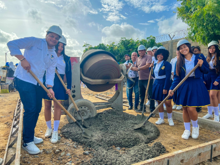 “Las obras llegan a las instituciones educativas de Riohacha con vías de acceso dignas”: Alcalde Genaro Redondo