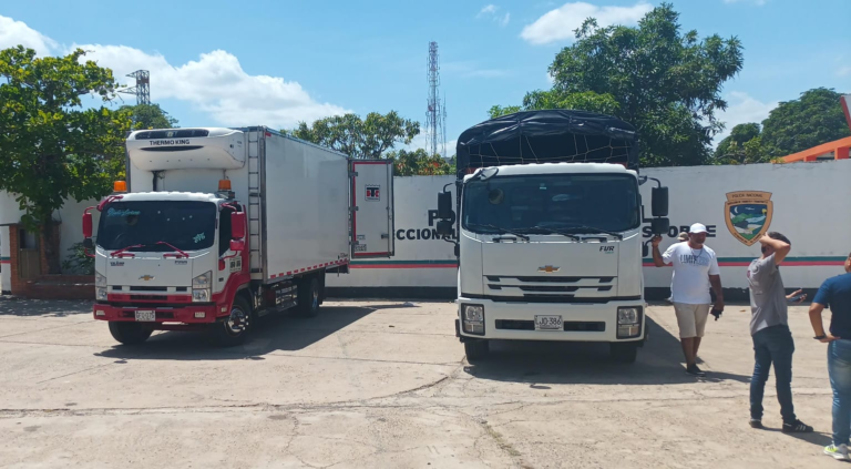 Recuperan en Manaure dos camiones y su carga tras asalto en la Troncal del Caribe