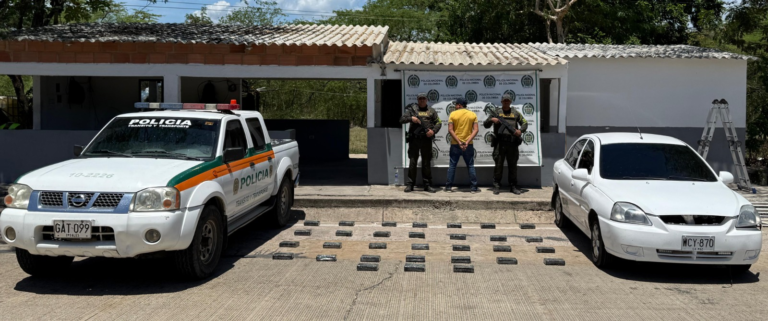 Incautan 62 kilos de cocaína en un vehículo de servicio público en vía hacia Maicao
