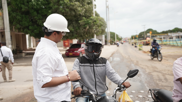 Gobernador Jairo Aguilar le está cumpliendo su palabra a Riohacha con obras que transforman el entorno urbano