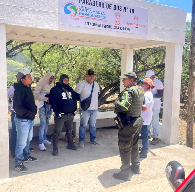 Policía Nacional refuerza controles viales en la vía Riohacha-Paraguachón para prevenir accidentes y delitos