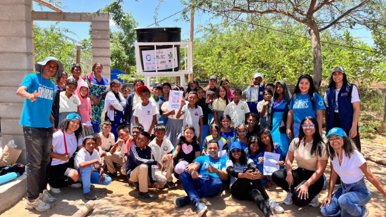Global Shapers Riohacha entrega Torre Wash en Uribia para garantizar acceso al agua potable