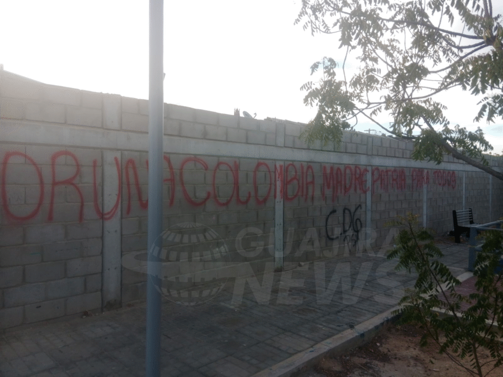 Manaure amaneció con grafitis alusivos a grupo armado en diferentes sectores