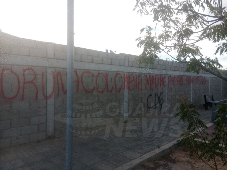 Manaure amaneció con grafitis alusivos a grupo armado en diferentes sectores