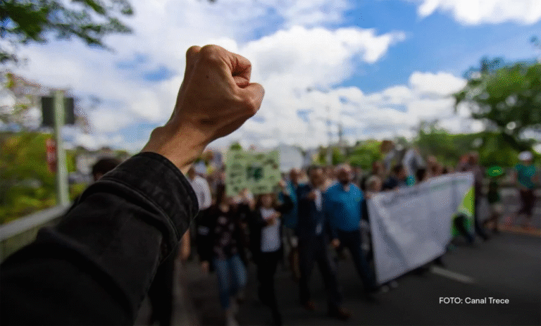 Impedancia Social: El Silencio Entre el Sí y el No
