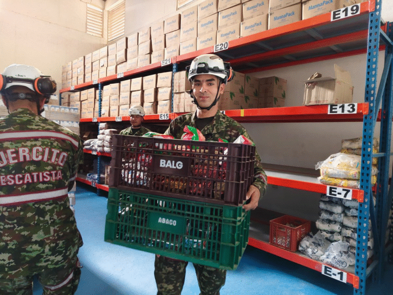 Ejército Nacional apoyó clasificación de alimentos para comunidades vulnerables en Riohacha