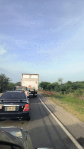 Indígenas bloquearon la vía en Hatonuevo para exigir transporte escolar