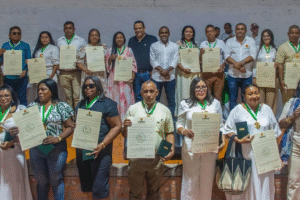 Asamblea de La Guajira rindió homenaje a personalidades en Albania