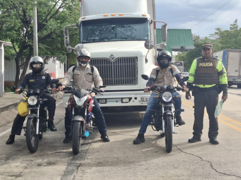 Policía Nacional adelantó campaña de sensibilización en diferentes vías del territorio guajiro
