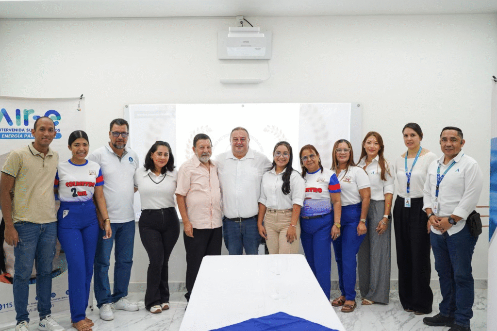 Colegio Metropolitano de Soledad 2000 se suma a la Escuela de Vigilancia Social y Sostenibilidad de Air-e bajo el programa "Generación, Energía Sostenible"