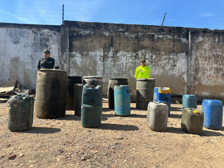 Incautan 600 galones de ACPM y más de una tonelada de níspero en Maicao