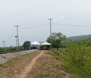 Bloqueo a línea férrea del carbón completa tres días en Albania