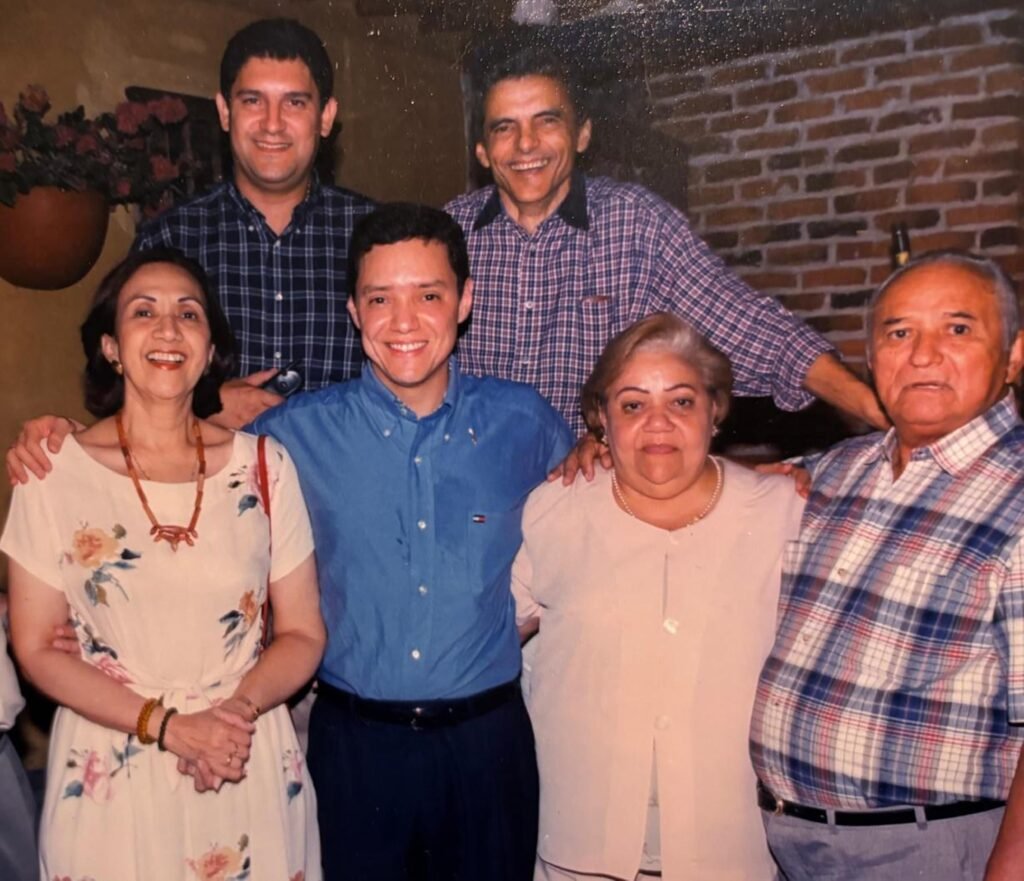 Cheo García, Gustavo Gutiérrez, Consuelo Araujonoguera, Fernando Dangond, Cecilia 'La Polla' Monsalvo y Andrés Becerra, en el acto donde se declaró ganadora a la canción 'Nació mi poesía'.